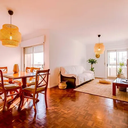 Stunning Views 3 Bed - 5 Min - Center - アパート