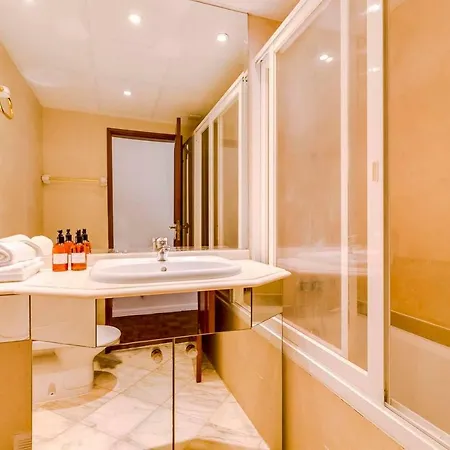 Stunning Views 3 Bed - 5 Min - Center - *