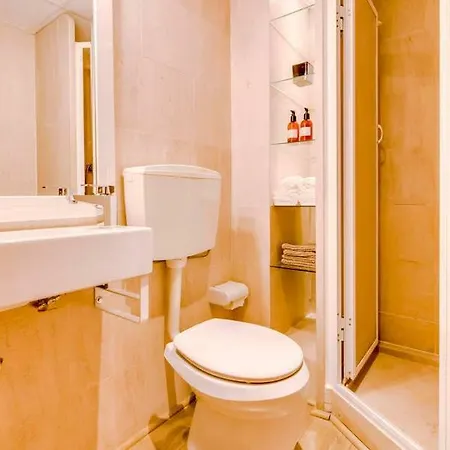 Stunning Views 3 Bed - 5 Min - Center - *