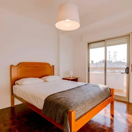 Stunning Views 3 Bed - 5 Min - Center - *